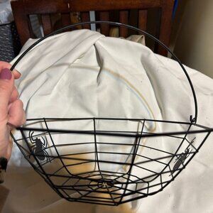 Black wire Spider basket
